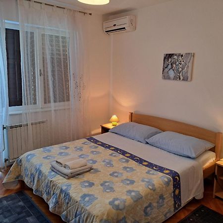 Accomodation Mirjana Rooms โปเรช ภายนอก รูปภาพ