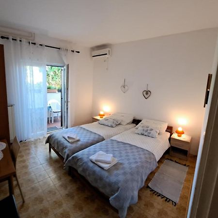 Accomodation Mirjana Rooms โปเรช ภายนอก รูปภาพ