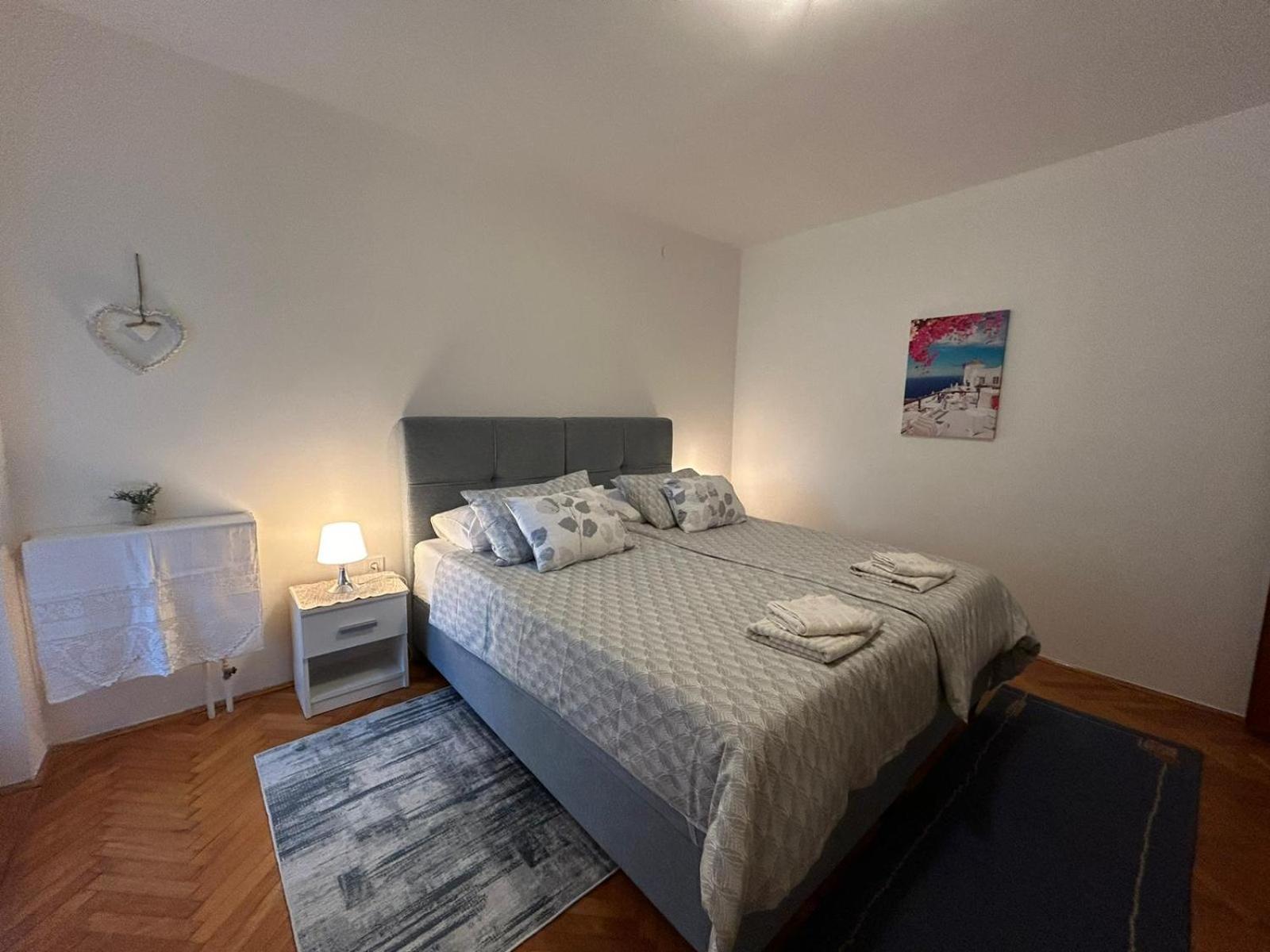 Accomodation Mirjana Rooms โปเรช ภายนอก รูปภาพ