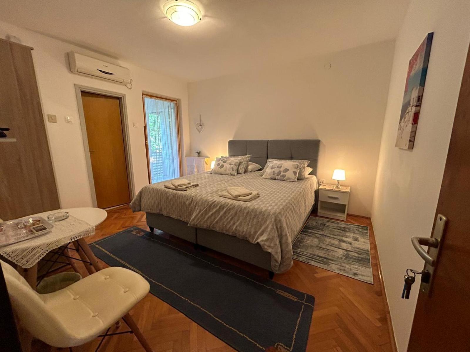 Accomodation Mirjana Rooms โปเรช ภายนอก รูปภาพ