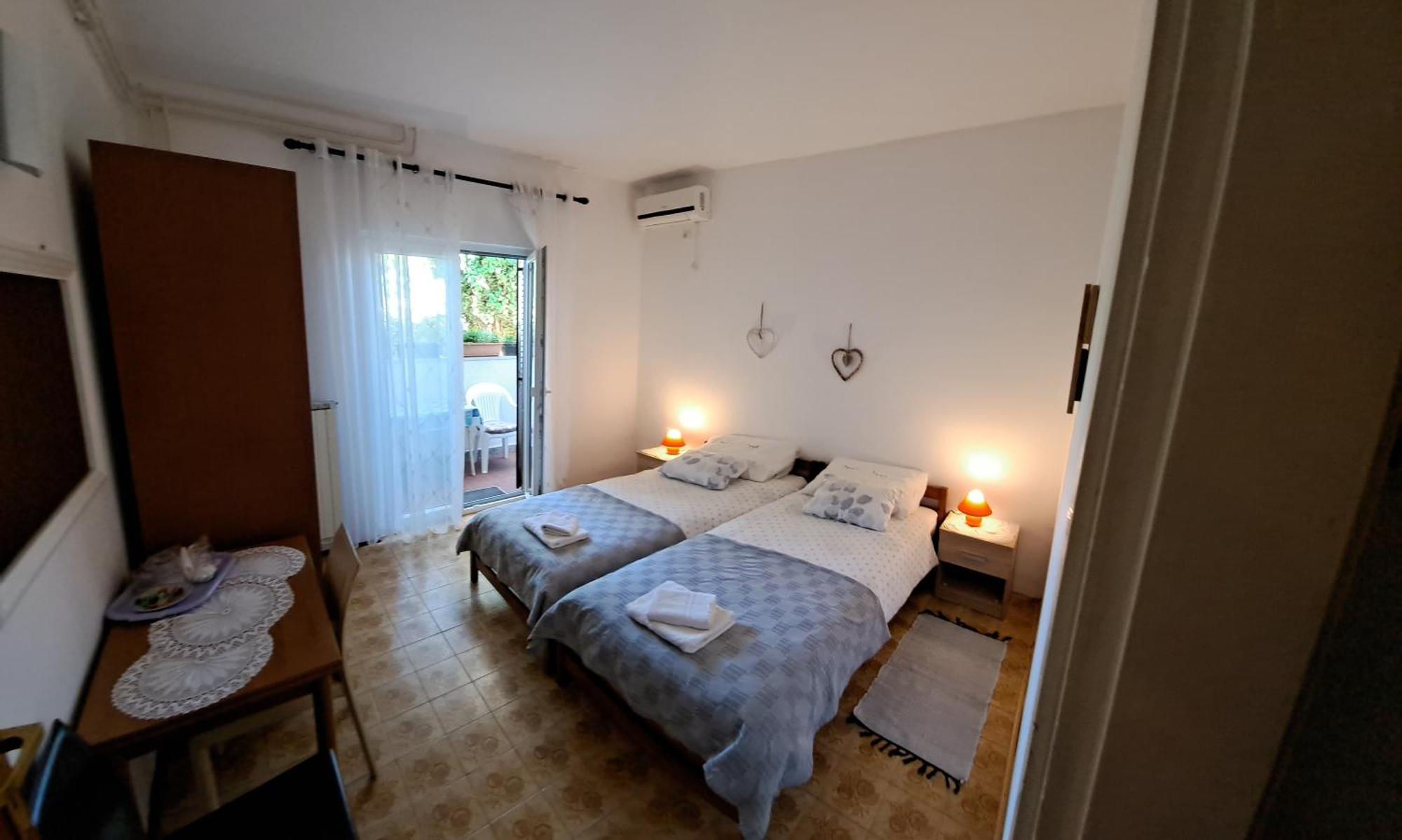 Accomodation Mirjana Rooms โปเรช ภายนอก รูปภาพ